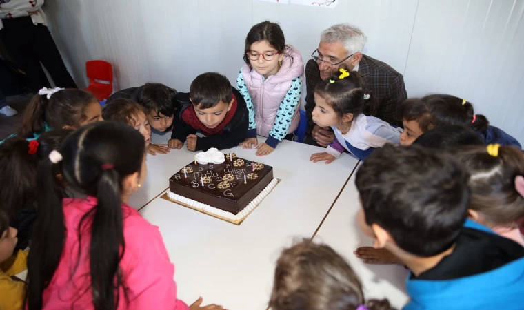 Depremzede miniklere doğum günü sürprizi: İyi ki varsınız