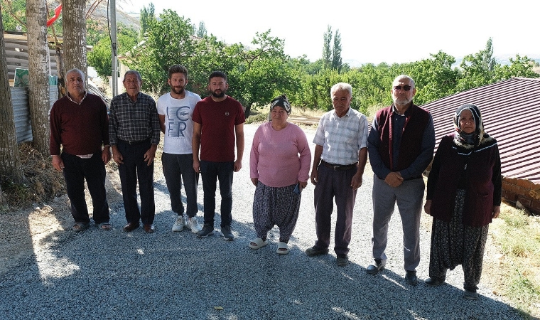 Akçadağ Mezra Mahallesi’nin sorunu çözüldü! Yazın tozdan kışın çamurdan geçilmiyordu