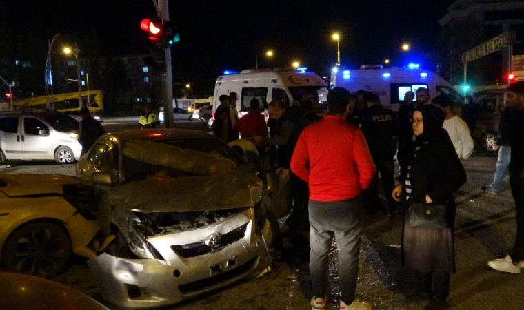 Malatya’da 3 aracın karıştığı kazada can pazarı!