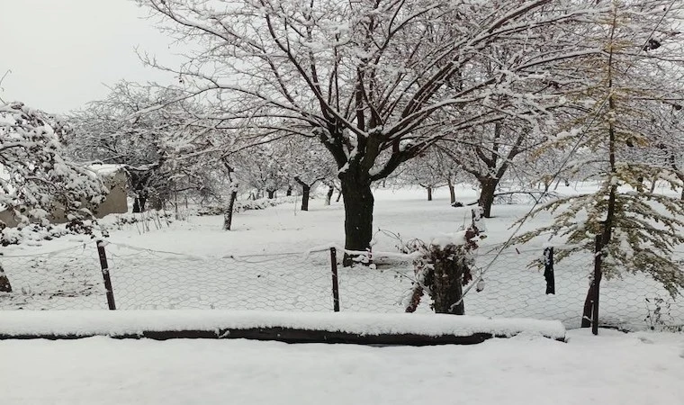 Darende’nin yüksek kesimleri, güne karla uyandı!..