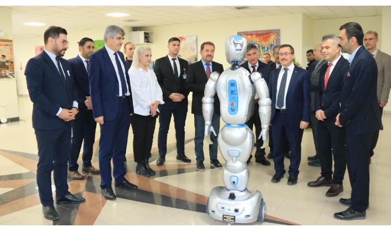 İnönü Üniversitesi Turgut Özal Tıp Merkezi’nde hastaları robotlar karşılayacak!