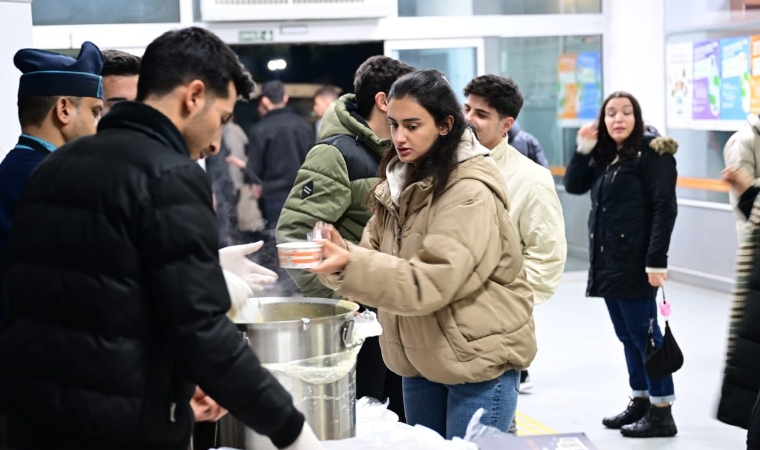 Malatya'da, vize haftasında, çorba ikramı, öğrencilerin içini ısıtıyor!