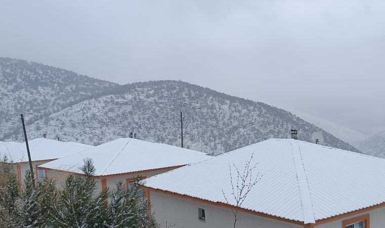 Kırsal bölgelerde kar nedeniyle çevre beyaz örtüyle kaplandı