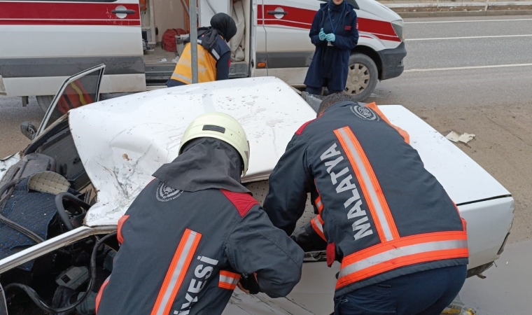 Topsöğüt Mahallesi mevkiinde feci kaza!