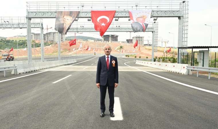 Bakan Uraloğlu: Deprem Konutlarına Ulaşım Sağlayacak Yollar Hızla Yapılıyor