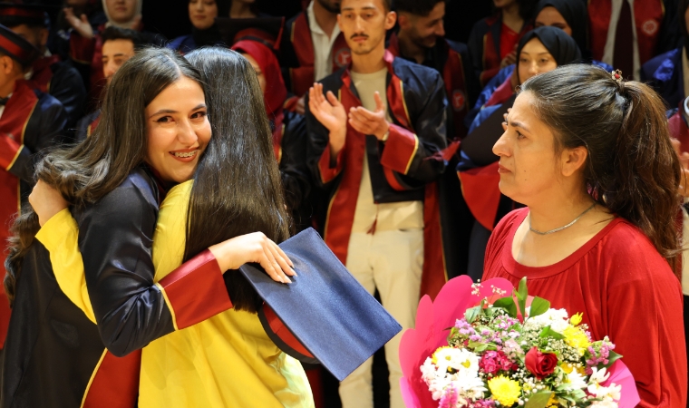 Fakülte Birincisi Malatyalı Depremzedeye Beklenmedik Sürpriz