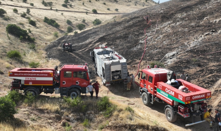 Akçadağ İlçesine Bağlı Aşağı Örüşkü Mahallesi’nde Korkutan Örtü Yangını