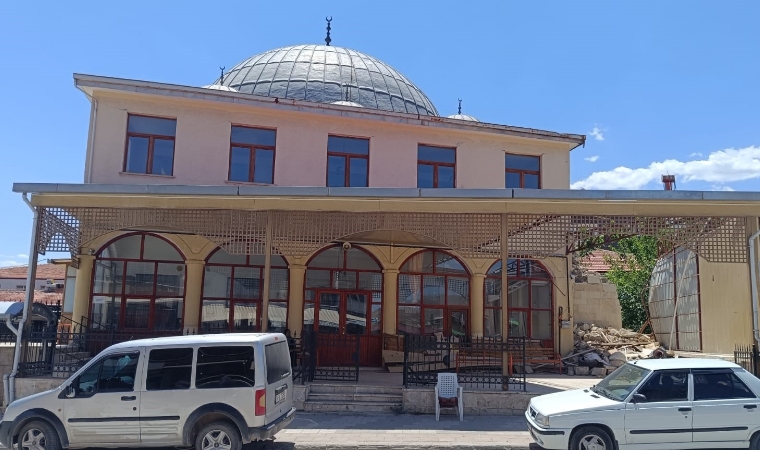 Depremde Hasar Alan Merkez Çarşı Cami Restore Ediliyor