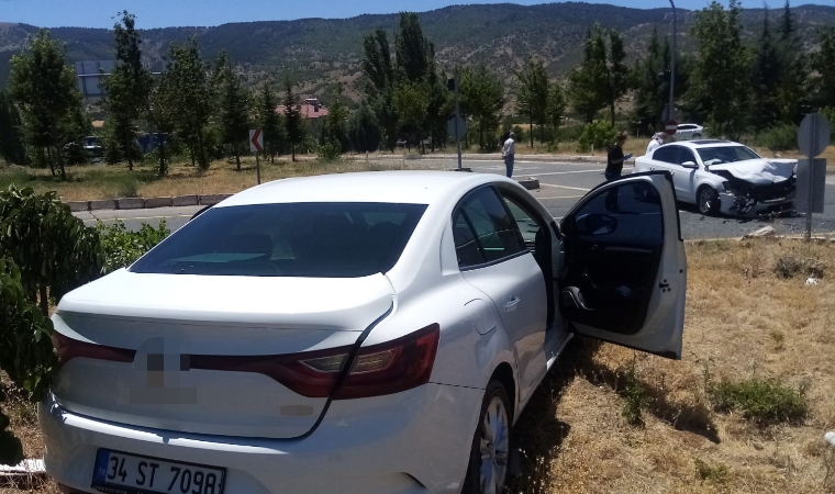 Elazığ Malatya Karayolu Gözeli Kavşağında Feci Kaza!