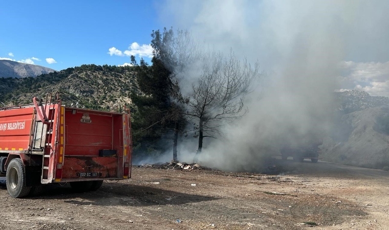 Gölbaşı- Malatya Karayolunda Çöp Dökülen Alanda Yangın Çıktı