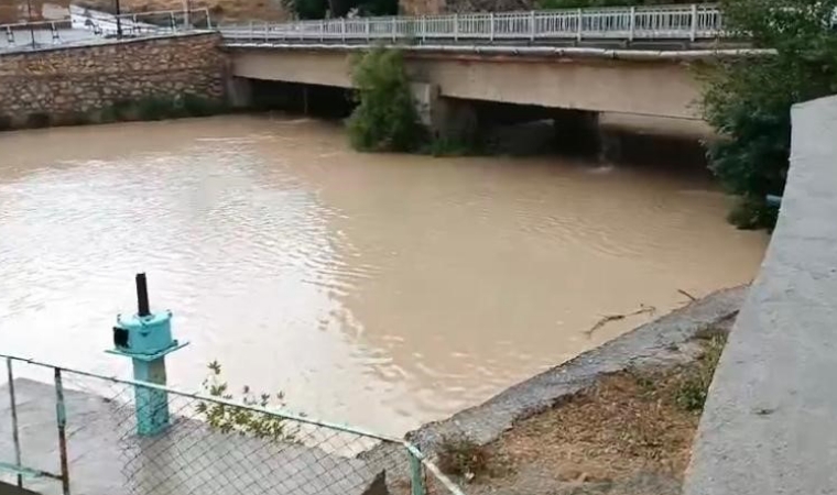 Malatya'nın Darende İlçesi'nde Tohma Çayı'nın Rengi Değişti