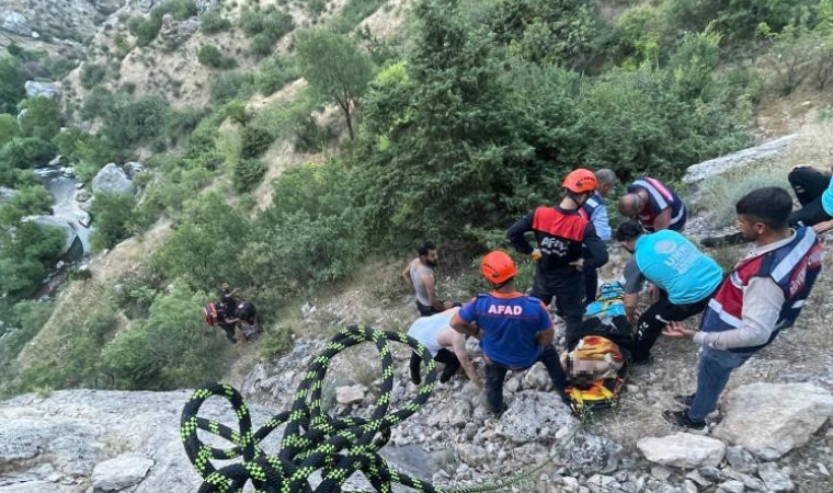 Sağlık Bakanlığına Ait Ambulans Helikopter, Malatya'dan, Uçuruma Yuvarlanan Genç İçin Havalandı