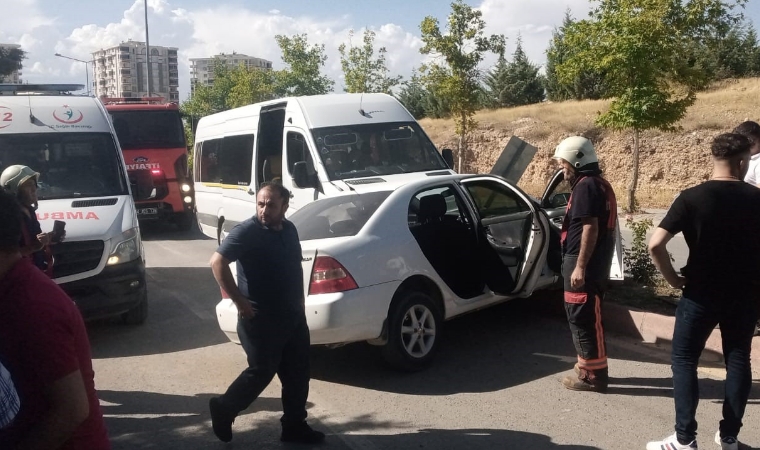 Alparslan Türkeş Bulvarı Üzerinde Feci Kaza: 5 Yaralı