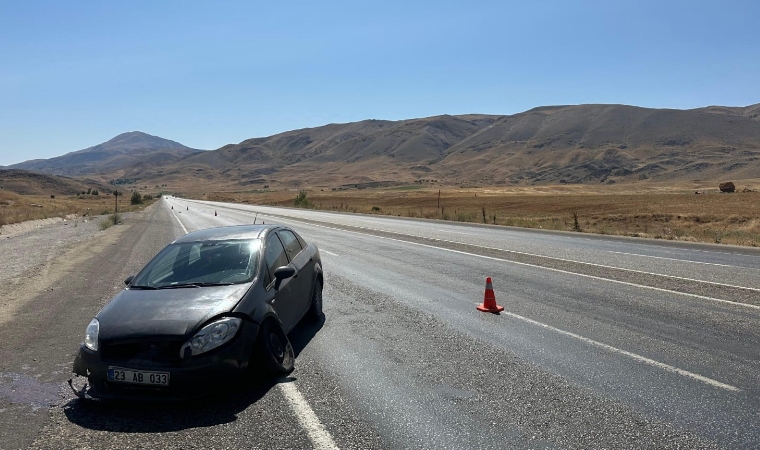 Doğanşehir'de Tekeri Patlayan Otomobil Su Kanalına Düştü