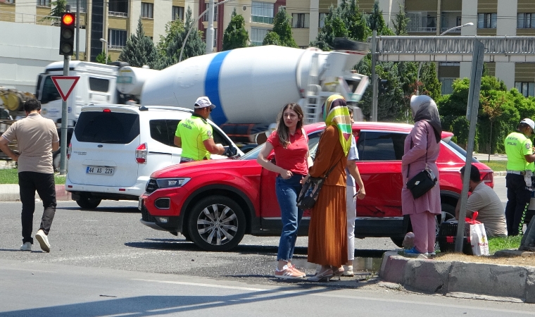 Malatya-Ankara Karayolu Hava Lojmanları Kavşağında Feci Kaza