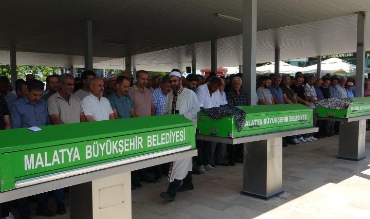 Malatya'da, Cinnet Kurbanı Aile, Gözyaşları Arasında, Toprağa Verildi