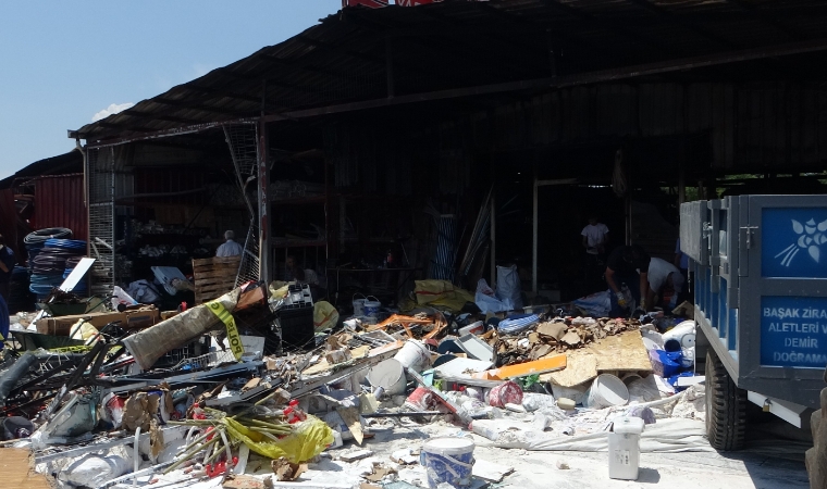 Malatyalı Esnaflar Üzgün: Yangından Geriye Kalanları Topluyorlar