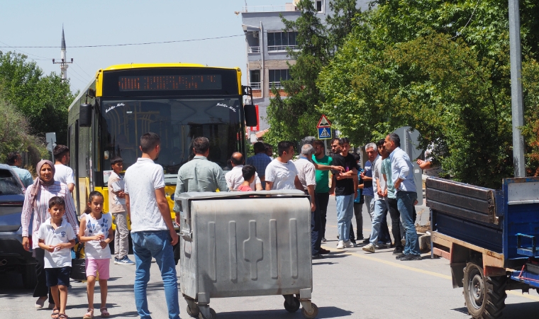 Vatandaş Mağdur, Yetkili Oralı Değil: Orduzu Mahallesi'ne Gelen Otobüs Kaldırılınca Vatandaş Yolu Kesti