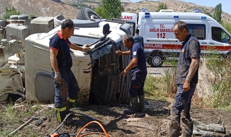 Darende-Kuluncak Yolunda Çimento Mikseri Devrildi: İki Yaralı