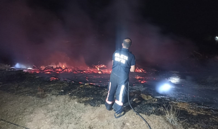 Darende’de Yangın Alarmı: 5 Ton Odun Alevlere Teslim Oldu