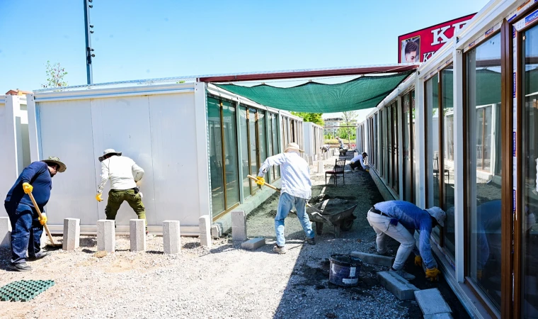 Deprem Mağduru Kışla Caddesi Esnafına Büyükşehir Belediyesi’nden Yeni Düzenleme