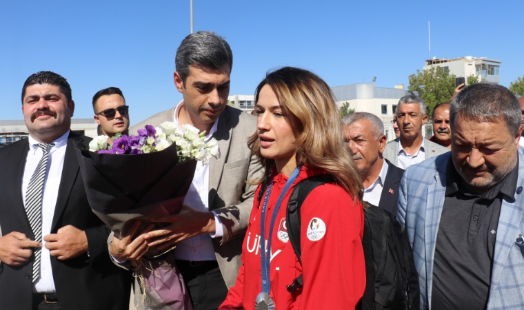 Malatya'da Coşku: Paris 2024 Olimpiyatları'nda Gümüş Madalya Kazanan Hatice Akbaş Memleketinde Karşılandı