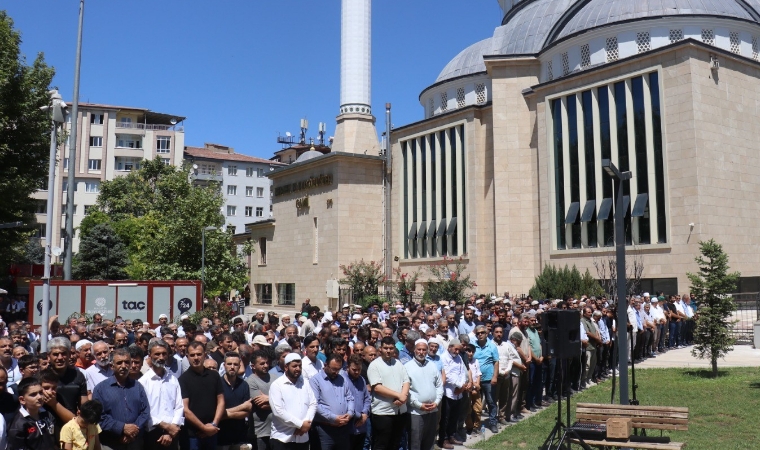 Malatya'da Haniye İçin Gıyabi Cenaze Namazı Kılındı