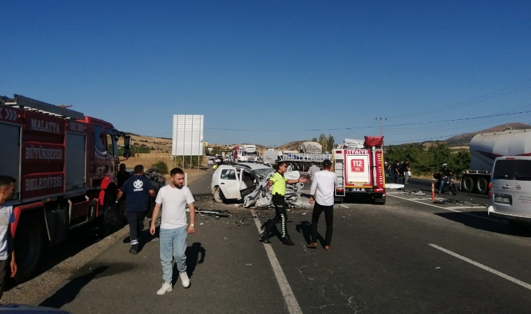 Malatya'da Kan Donduran Kaza: 2 Ölü, 4 Kişi Hayat Mücadelesi Veriyor