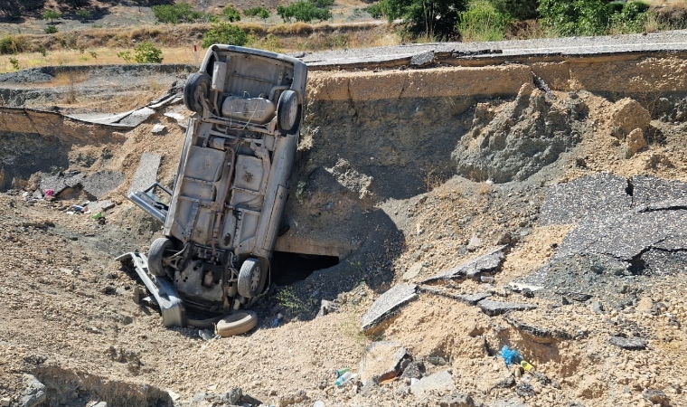 Mustafa Çalışkan İdaresindeki Otomobil Şarampole Yuvarlandı: 2 Yaralı