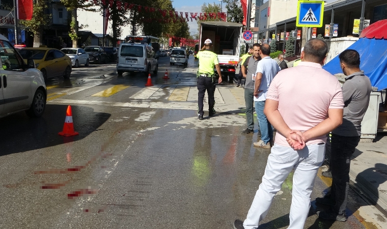 Doğa Cadde AVM Önünde Kaza: Yaya Ağır Yaralı Hastaneye Kaldırıldı