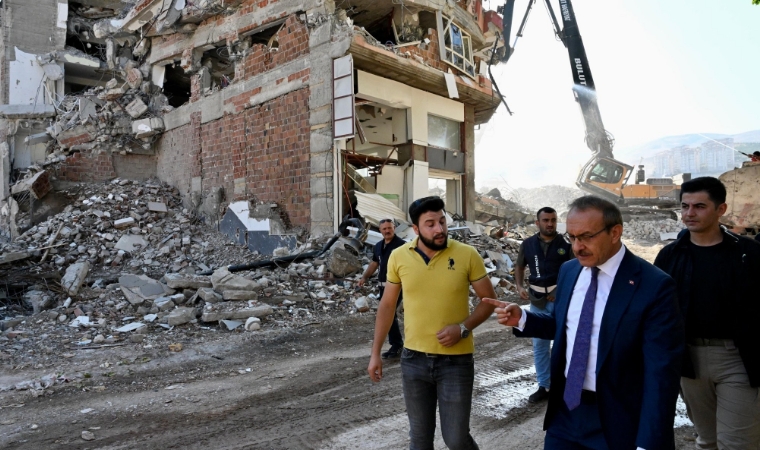 Kışla Caddesi'ndeki Yıkım Çalışmalarında Son Durum: Vali Seddar Yavuz'dan Yeni Açıklamalar...