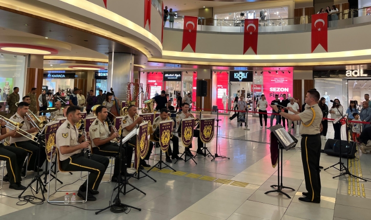 Malatya Park’ta Gazilere Özel Konser: 2. Ordu Bandosu’ndan Büyük İlgi