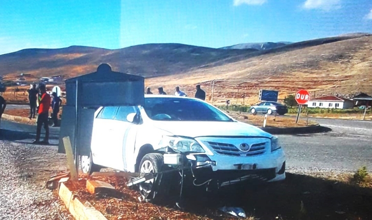 Çelikhan Kavşağı’nda Kaza: Yaralı Hastaneye Sevk Edildi