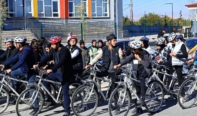 Madde Bağımlılığına Karşı Pedal Çevirdiler! Gençlerden Örnek Farkındalık Etkinliği