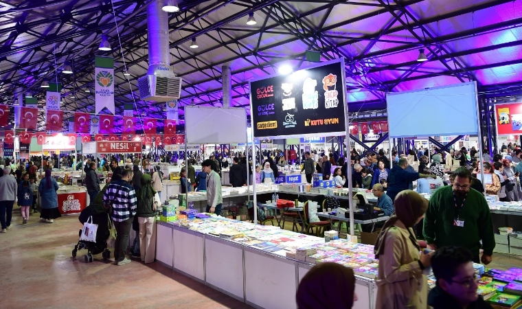 Malatya Anadolu Kitap Fuarı Yoğun Ziyaretçi Akınına Uğruyor!