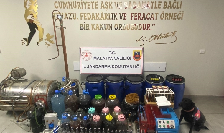 Malatya'da Sahte Alkol Operasyonu: 380 Litre Rakı, 130 Litre Şarap Ele Geçirildi