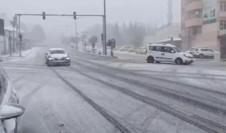 Kar Yağışı Devam Ediyor: Malatya'da Pazartesi Günü Hissedilen Sıcaklık Eksi 5!