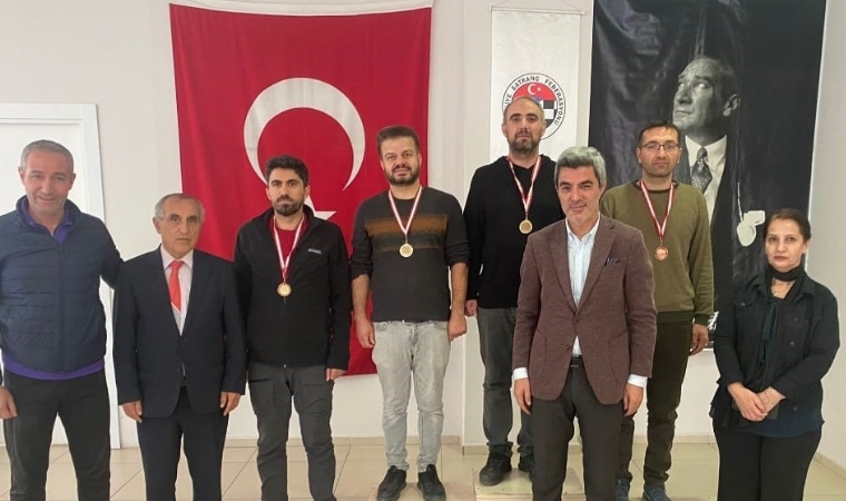 Malatya’da Öğretmenler Zeka Savaşında! Satranç Turnuvasına Büyük İlgi