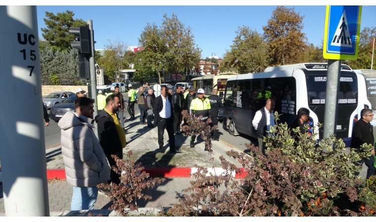 Malatya’da Trafik Cezalarına Tepki! Minibüsçülerin Konvoyu Şehri Kilitledi