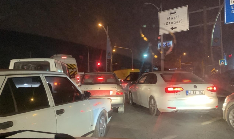 MAŞTİ Kavşağı Trafiğe Teslim! Malatya Halkı Tepkili: “Sahipsiz Malatya, Çile Bitmiyor!”