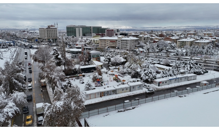 Sevgi BERK / Karın Beyazı, Depremin Karanlığı: Malatya'da Bir Yılın Hikâyesi