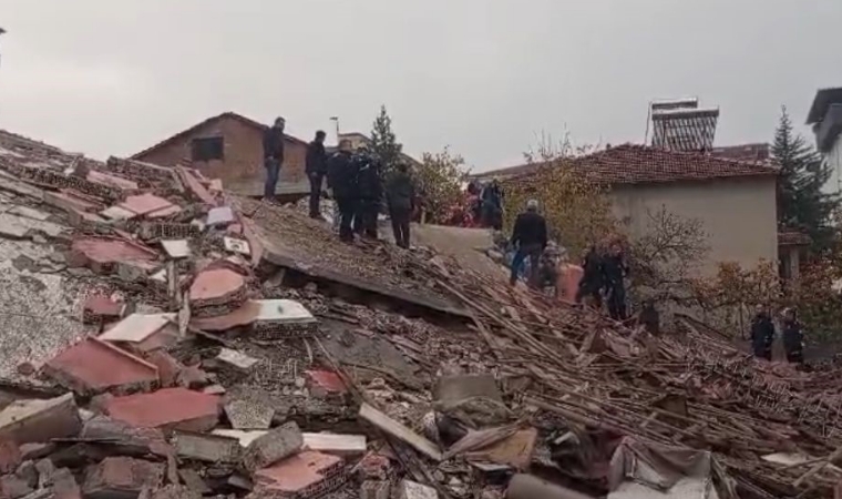 Enkaz Altında Hayatta Kalma Mücadelesi! Malatya'da Kepçe Operatörü ile İlk Temas Kuruldu