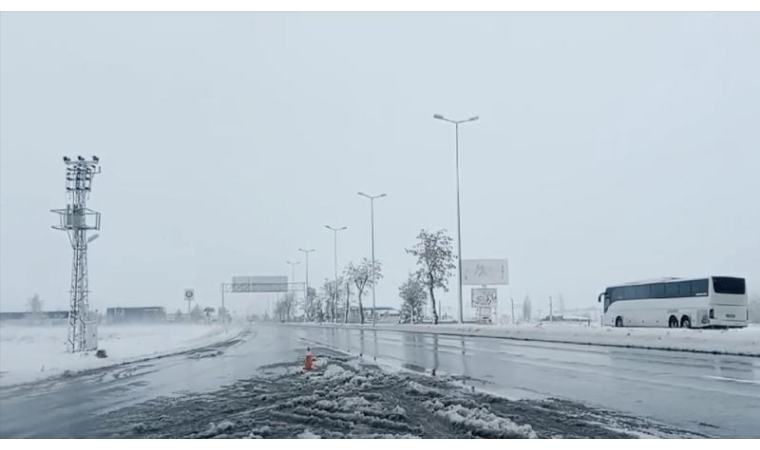 Yoğun Kar Yağışı Sonrası Malatya-Sivas ve Kayseri Yolları Trafiğe Açıldı