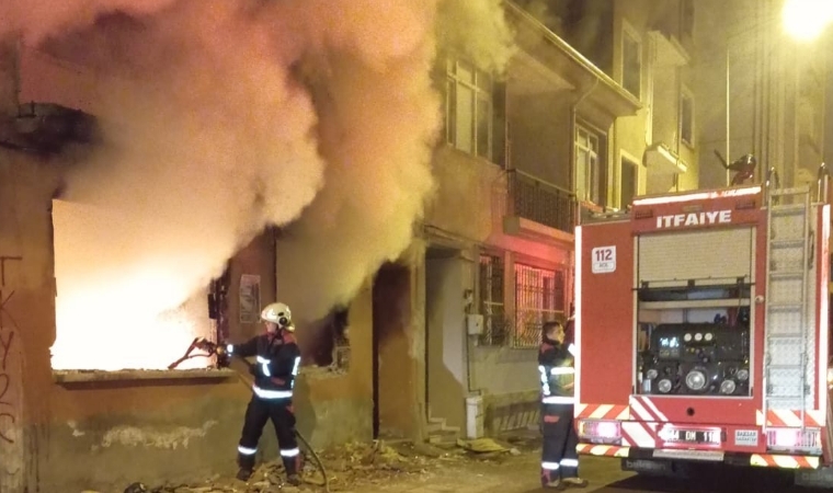 Malatya Başharık Mahallesi’nde Metruk Binada Çıkan Yangın Korkuttu!