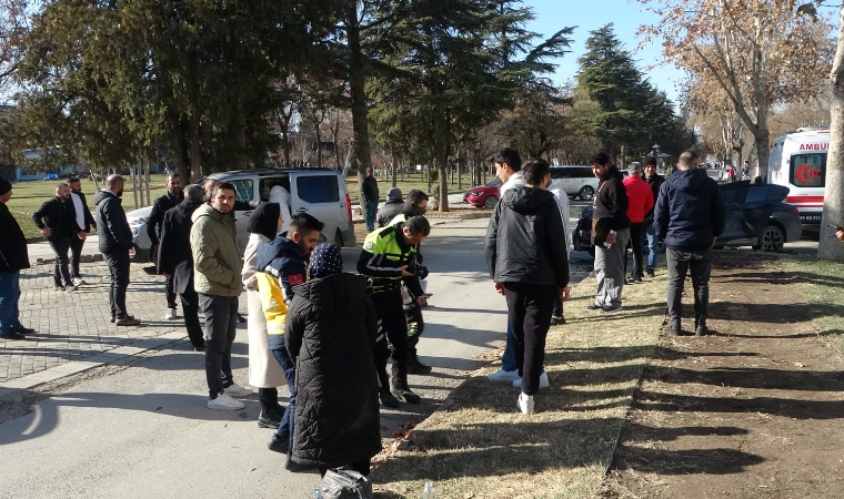 Malatya'da Feci Trafik Kazası: BMW ile Volkswagen Çarpıştı, 3 Kişi Yaralandı