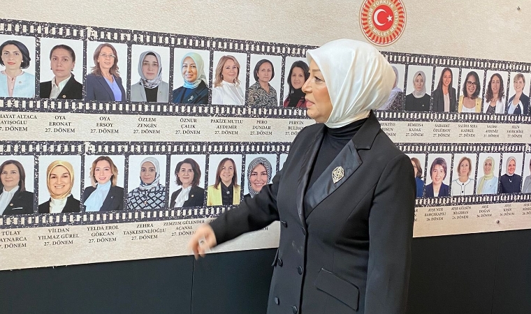 Öznur Çalık’tan Çarpıcı Açıklama: “Kadınlar, Türk Demokrasisinin Temel Taşıdır!”