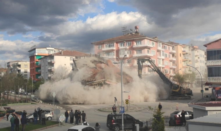 Yeşilyurt'ta Orta Hasarlı Binalar İçin Son Şans: Ruhsat Başvuruları 29 Aralık'a Kadar Yapılabilecek!