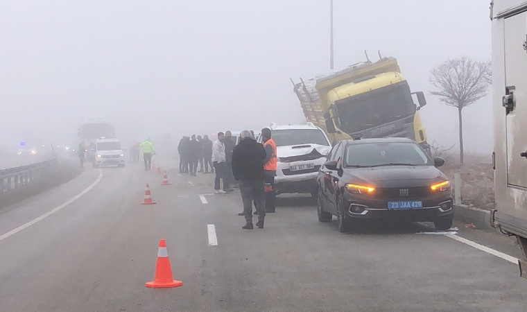 Elazığ-Malatya Trafiği Kaosa Döndü: Sis, Buzlanma ve Zincirleme Kazalar!