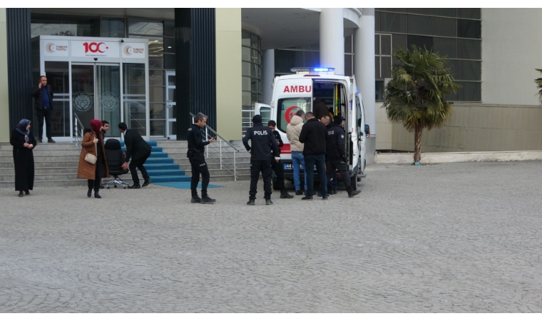 İnönü Caddesi’nde Dehşet: Bıçaklanan Genç Büyükşehir Belediyesi’ne Sığındı!