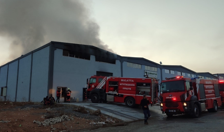 Malatya 1. OSB’de Yangın Paniği! Maddi Hasar Büyüdü, Diğer Fabrikalar İse...